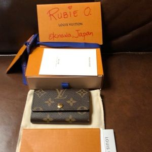 Authentic BRAND NEW 6 Key Holder